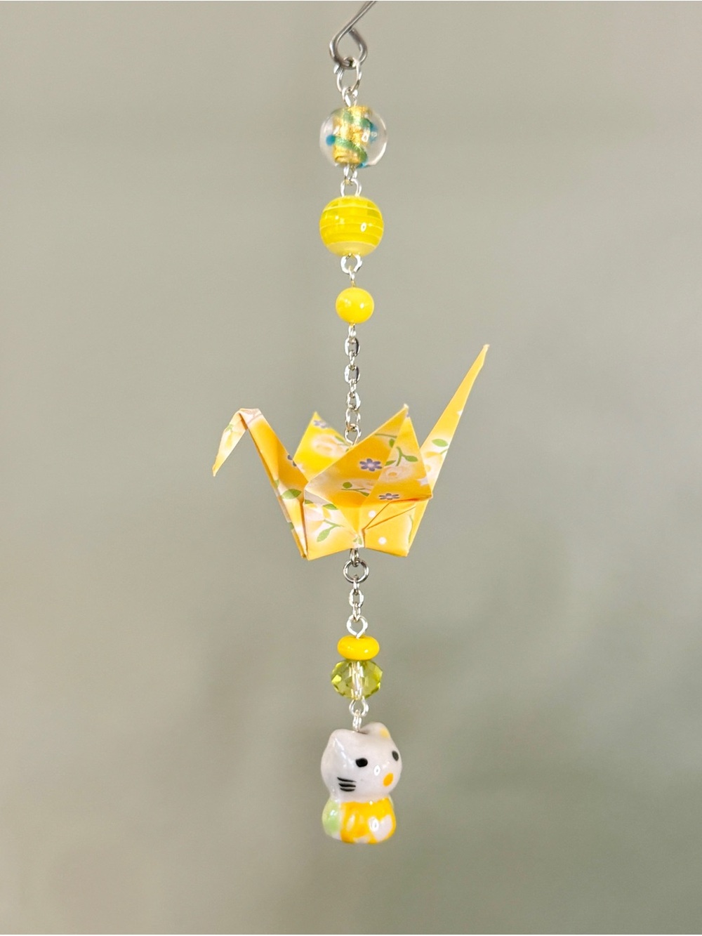 Origami Ornament #2530 - Small Crane with Ceramic Cat